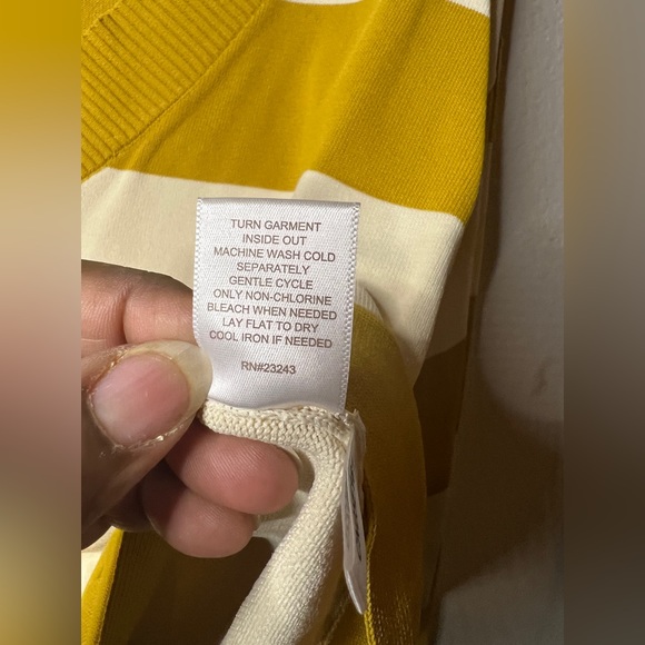 NWT Eva Mendes & NY&C Lucia Mustard/Yellow V-neck Striped Sweater Size Large - Picture 8 of 10